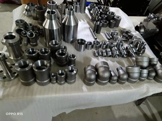 Inconsútil de acero de Asme B16.11 del codo del negro de las colocaciones 2000lbs de la conexión de tubo soldado con autógena